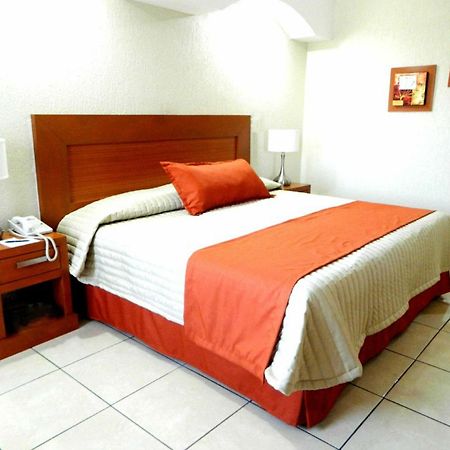 Hotel Malibu Zapopan Bagian luar foto