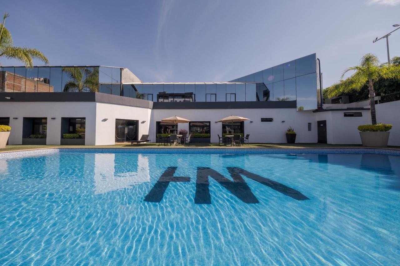 Hotel Malibu Zapopan Bagian luar foto