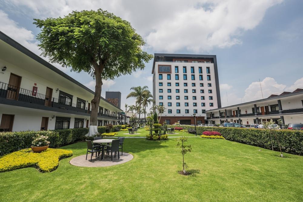 Hotel Malibu Zapopan Bagian luar foto