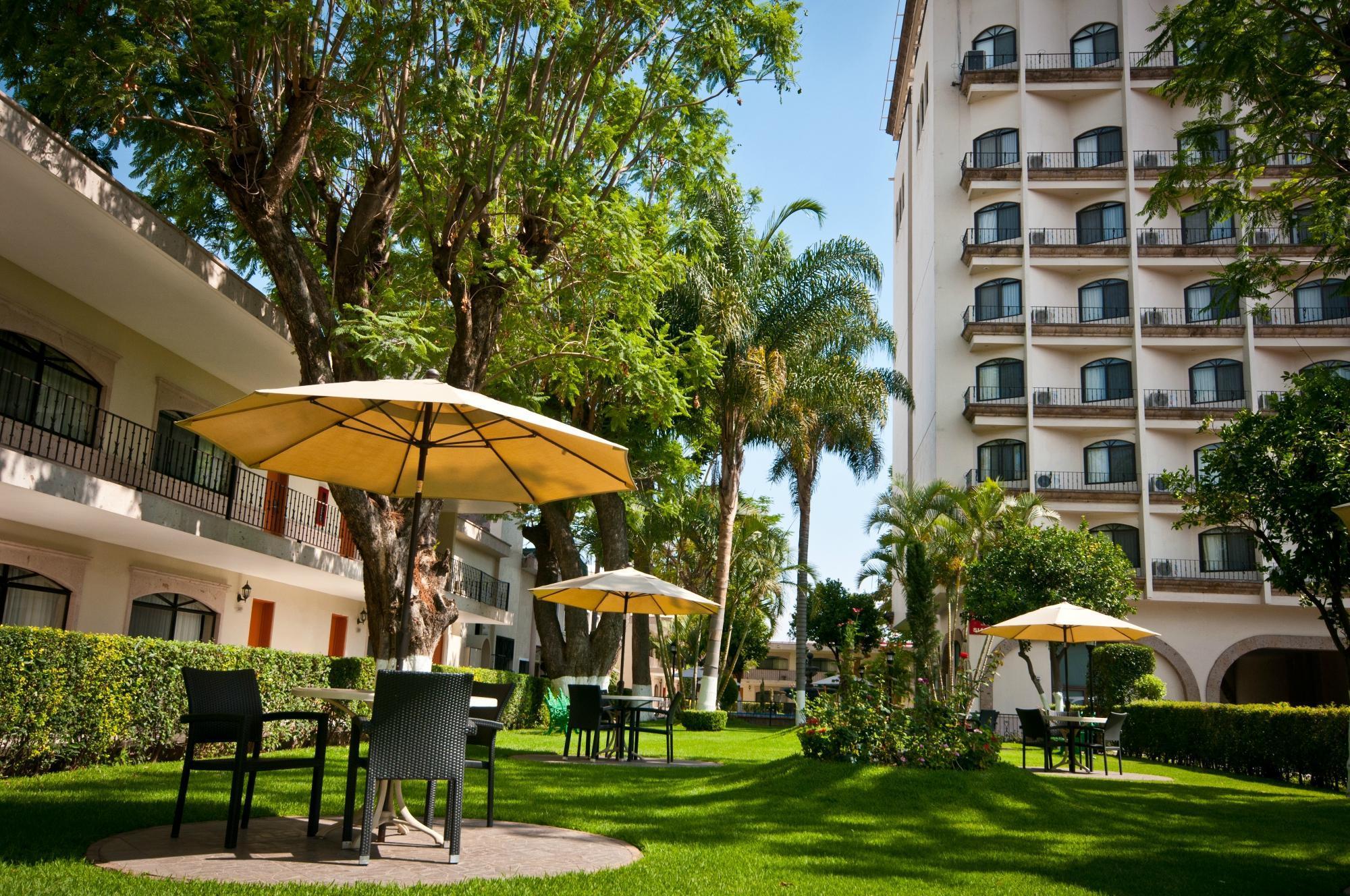 Hotel Malibu Zapopan Bagian luar foto