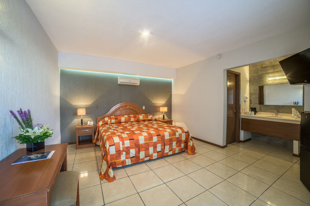 Hotel Malibu Zapopan Bagian luar foto