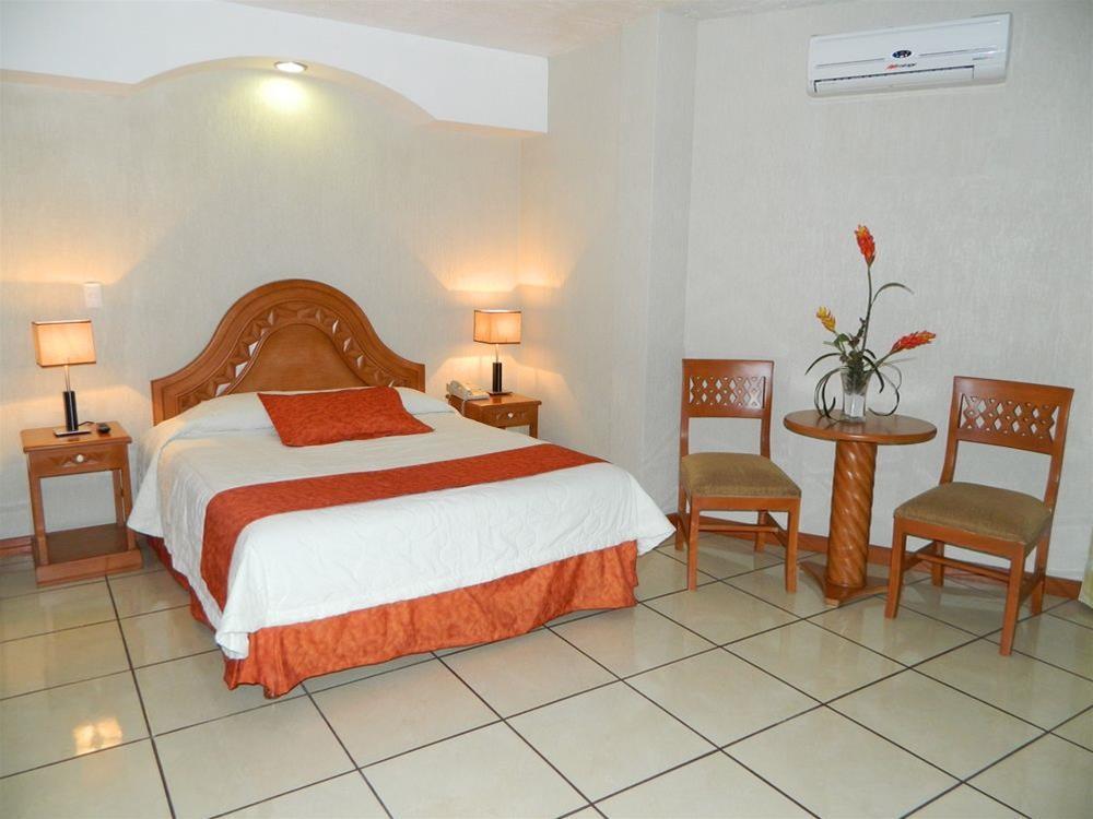 Hotel Malibu Zapopan Bagian luar foto